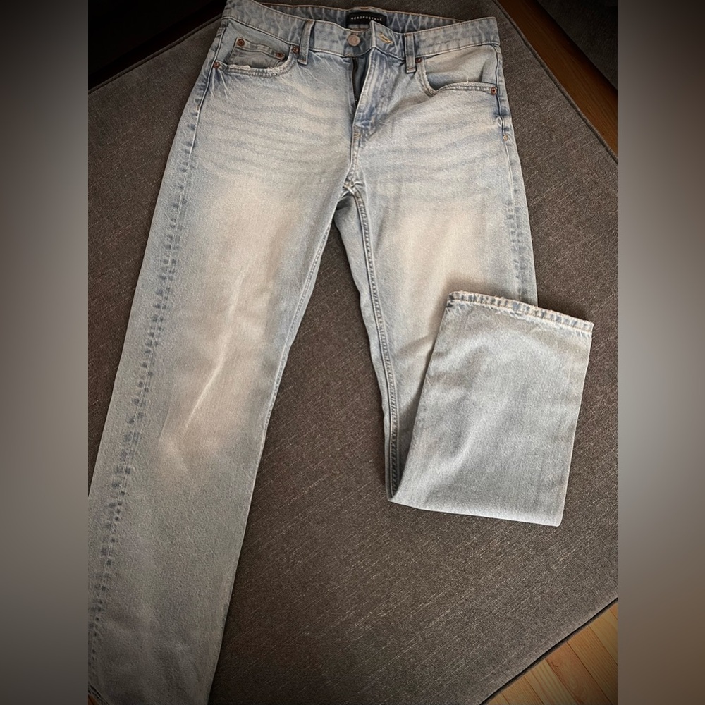 Aeropostale Women’s Low Rise Baggy Light Wash Straight Jeans